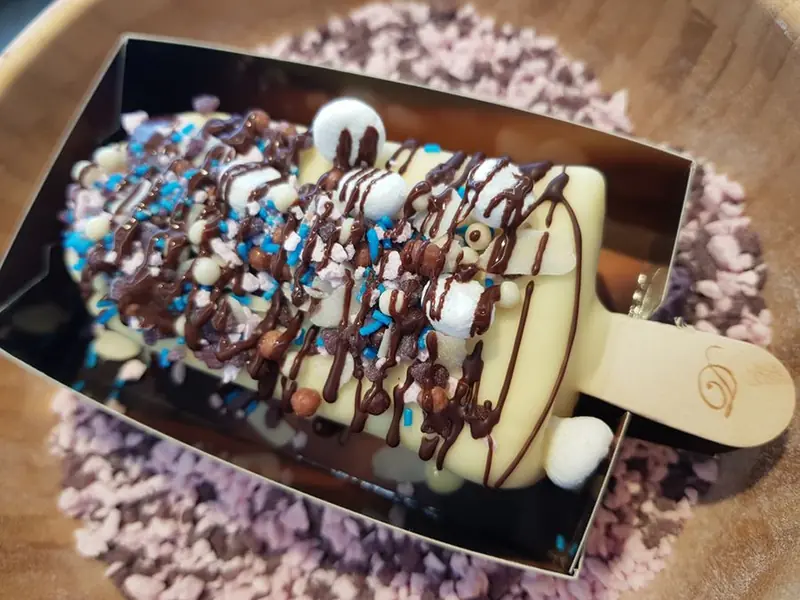 Dockers: Ice and chocolate, ijsfoodtruck uit Oost-Vlaanderen, te huur via Feestkarhuren.nl