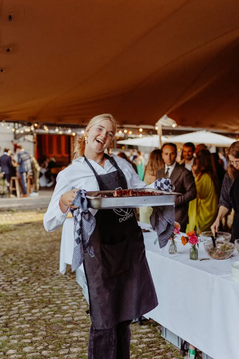 Doppio serveert op een feest