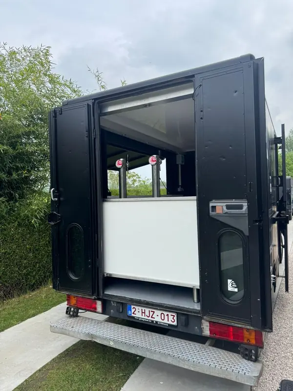Drankmobiel Concepts-catering, mobiele cocktailbar uit Oost-Vlaanderen, te huur via Feestkarhuren.nl
