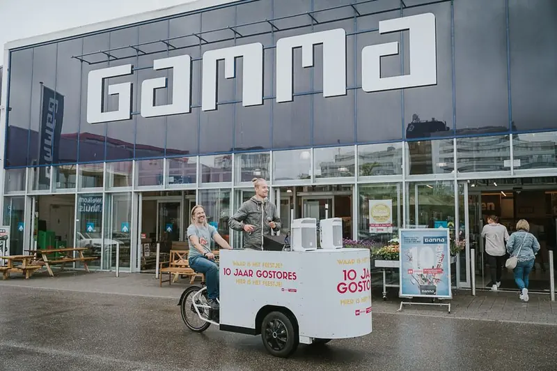 Elektrische DJ Bakfiets, DJ-booth op wielen, te huur via Feestkarhuren.nl