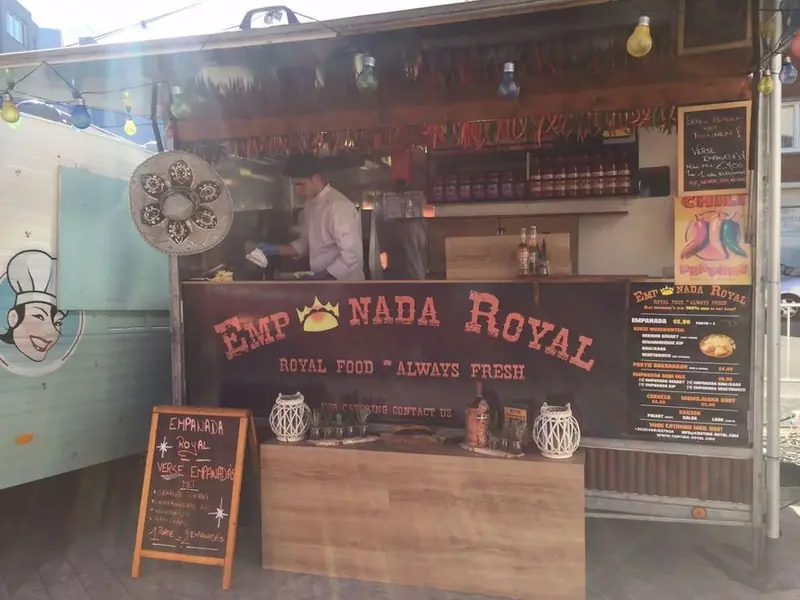 Empanada Royal, tapasfoodtruck uit Antwerpen, te huur via Feestkarhuren.nl