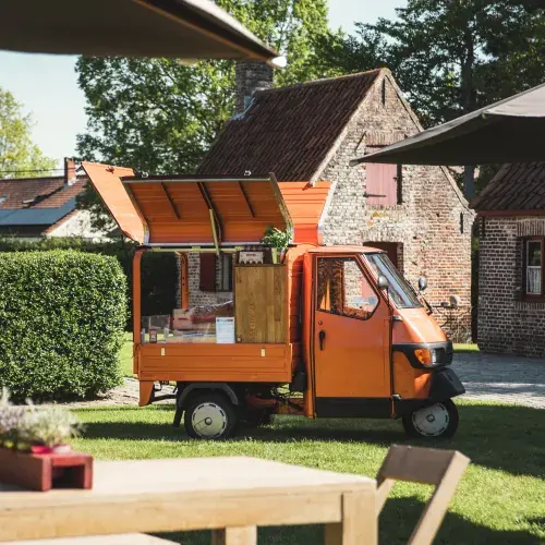 De Piaggio op een tuinfeest