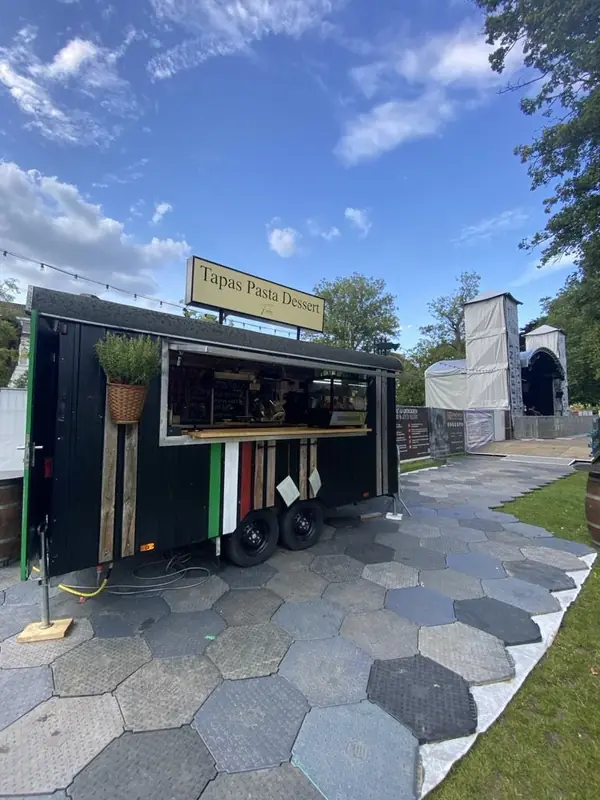 Foelie Foodtruck, burgertruck uit Oost-Vlaanderen, te huur via Feestkarhuren.nl