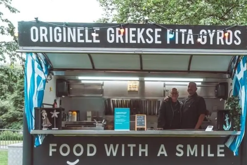 Food with a smile, streetfoodtruck uit Zuid-Holland, te huur via Feestkarhuren.nl