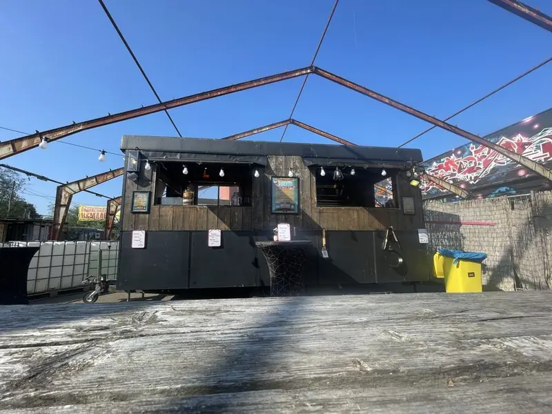 Foodside, BBQ-foodtruck, te huur via Feestkarhuren.nl