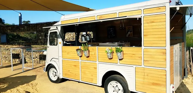 Foodtruck Mangi, pizzatruck uit Limburg (NL), te huur via Feestkarhuren.nl