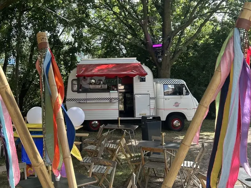 Foodtruck SMASH, BBQ-foodtruck uit Zuid-Holland, te huur via Feestkarhuren.nl