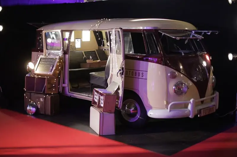 Fotobus, feestwagen uit Antwerpen, te huur via Feestkarhuren.nl