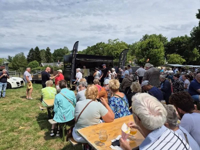 Frieten van Smith, frietfoodtruck uit Groningen, te huur via Feestkarhuren.nl