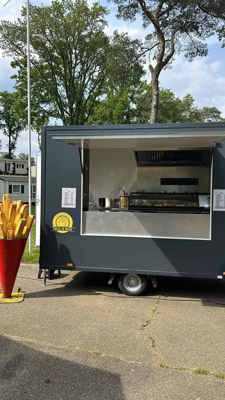 Frietje op wielen, frietfoodtruck uit Noord-Brabant, te huur via Feestkarhuren.nl