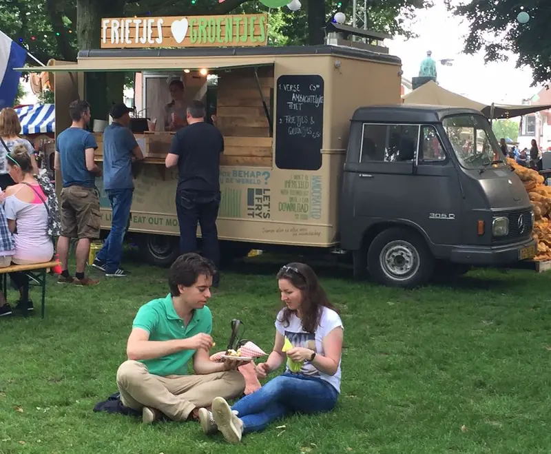 Frietjes & Groentjes, frietfoodtruck uit Flevoland, te huur via Feestkarhuren.nl