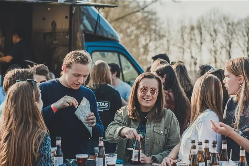 Frietwagen Reintje, frietfoodtruck uit Noord-Brabant, te huur via Feestkarhuren.nl