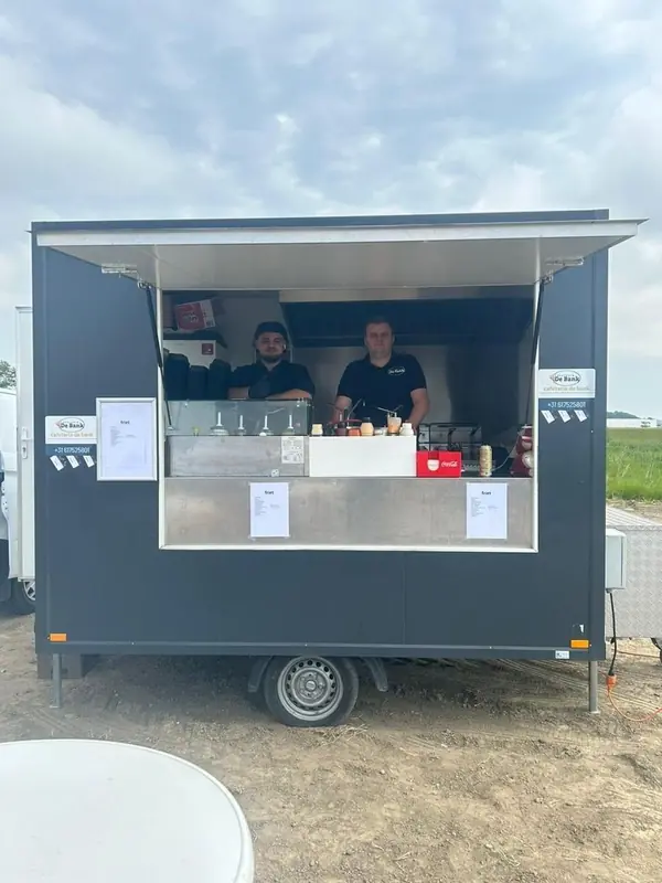 Frietwagen service Nederland, frietfoodtruck uit Noord-Brabant, te huur via Feestkarhuren.nl