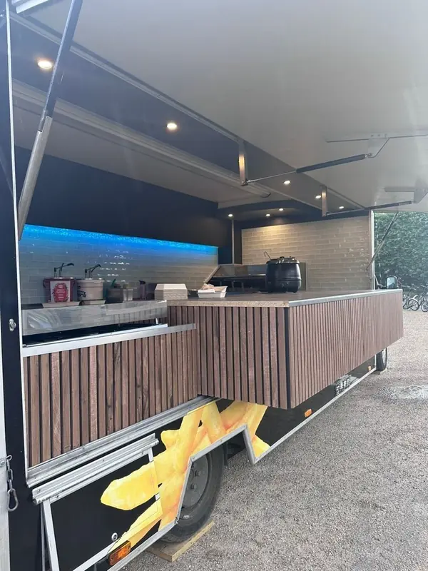Gashoes on Tour, frietfoodtruck uit Limburg (NL), te huur via Feestkarhuren.nl