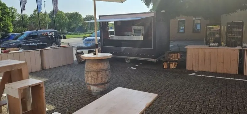 Gastro Unique, streetfoodtruck uit Zuid-Holland, te huur via Feestkarhuren.nl