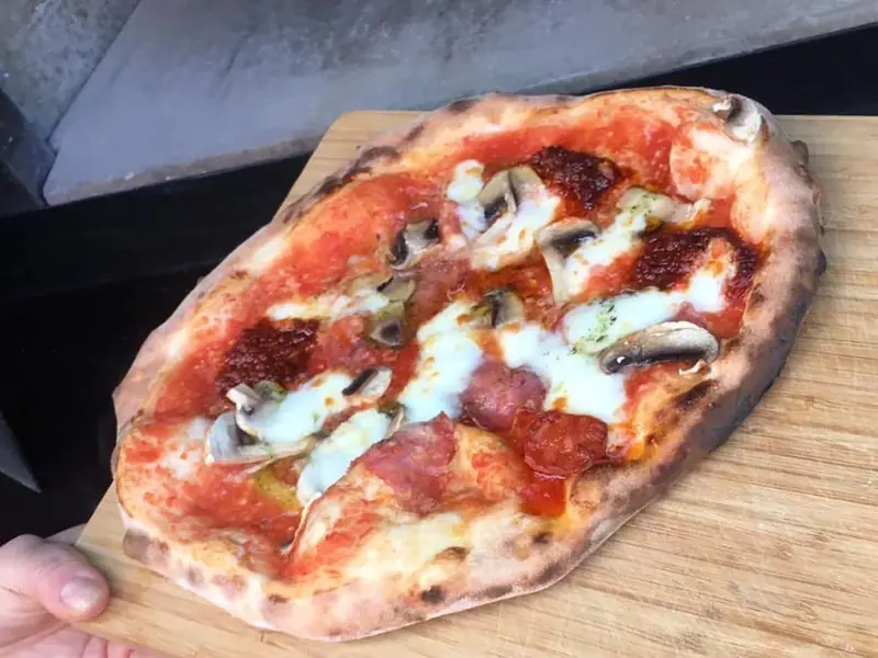 Giavanucci Pizza Foodtruck, pizzatruck uit Limburg (BE), te huur via Feestkarhuren.nl