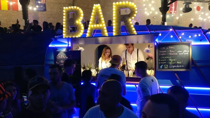 Ginclusive, mobiele cocktailbar, te huur via Feestkarhuren.nl
