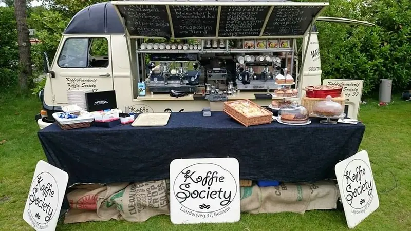 Gooische Koffiebus, koffiebar op wielen uit Zuid-Holland, te huur via Feestkarhuren.nl