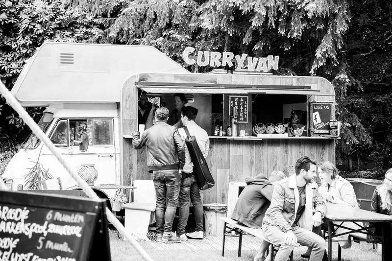 Hansin Curryvan, visfoodtruck uit Antwerpen, te huur via Feestkarhuren.nl
