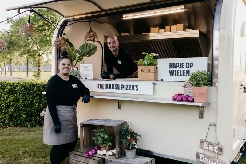 Hapje op Wielen, streetfoodtruck uit Noord-Brabant, te huur via Feestkarhuren.nl