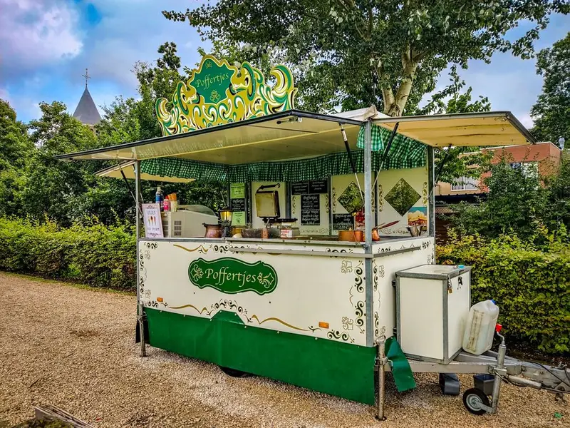Hetpoffertjeskraam, foodtruck voor zoete lekkernijen uit Noord-Brabant, te huur via Feestkarhuren.nl