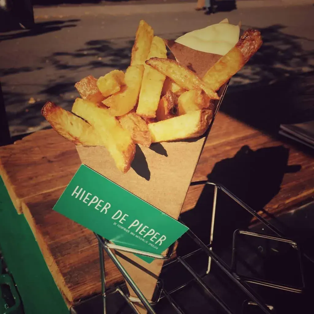 Een puntzak verse friet