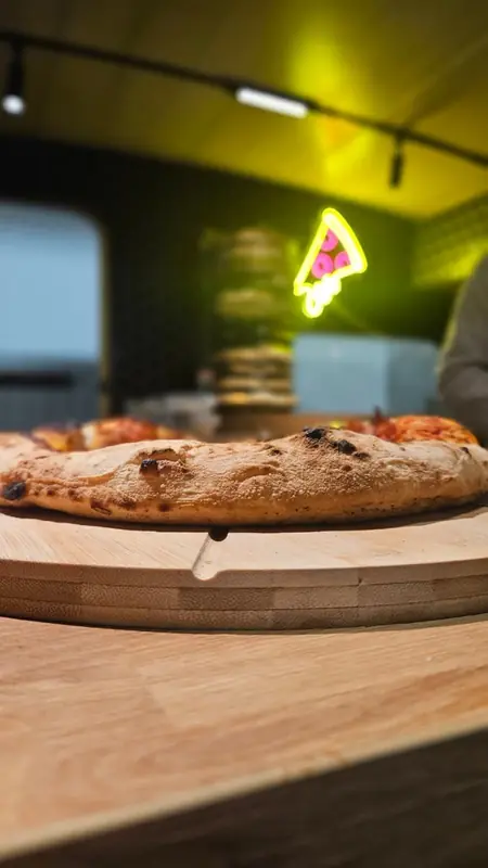 Hoogi Pizza, pizzatruck uit Noord-Brabant, te huur via Feestkarhuren.nl