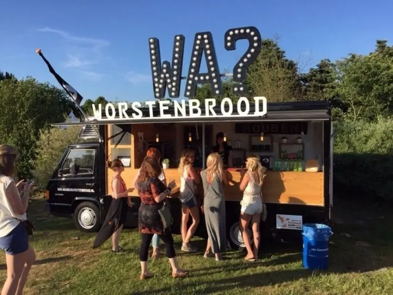 Houben Worstenbrood, foodtruck voor comfort food uit Noord-Brabant, te huur via Feestkarhuren.nl