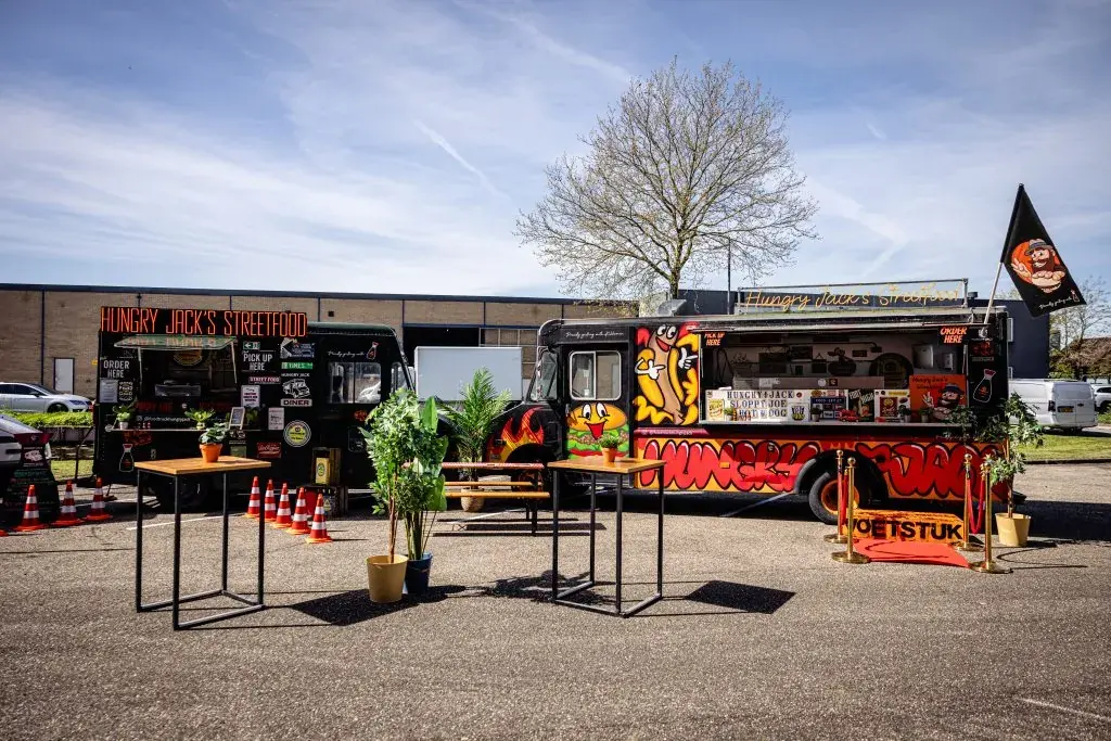 De trucks van Hungry Jack op een evenemententerrein
