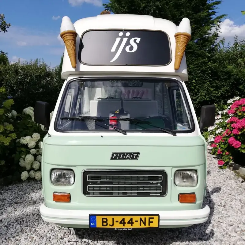 Ijsbuzz, ijsfoodtruck uit Gelderland, te huur via Feestkarhuren.nl