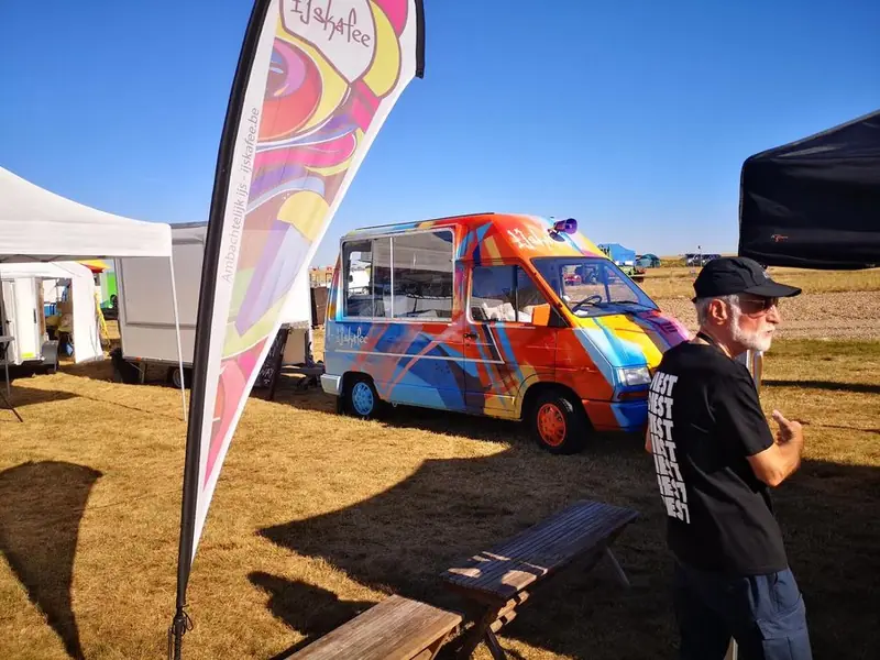 IJskafee ijskar, ijsfoodtruck uit Antwerpen, te huur via Feestkarhuren.nl