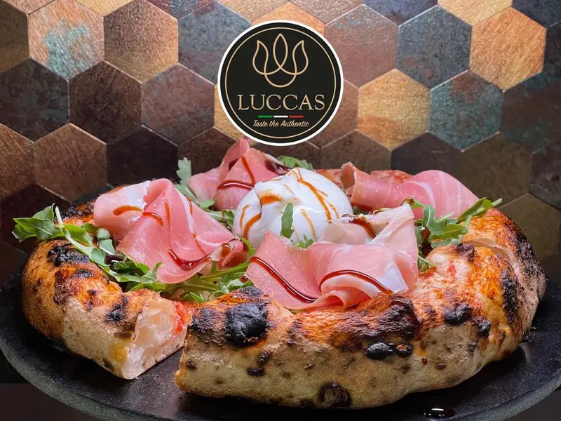 Italiaanse keuken Pizza/Pasta, pizzatruck, te huur via Feestkarhuren.nl