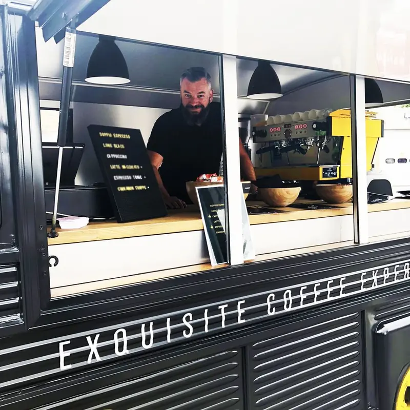 IzyCoffee, koffiebar op wielen uit Oost-Vlaanderen, te huur via Feestkarhuren.nl