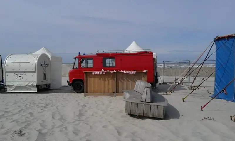 Javaanse catering bus, mobiele bar, te huur via Feestkarhuren.nl