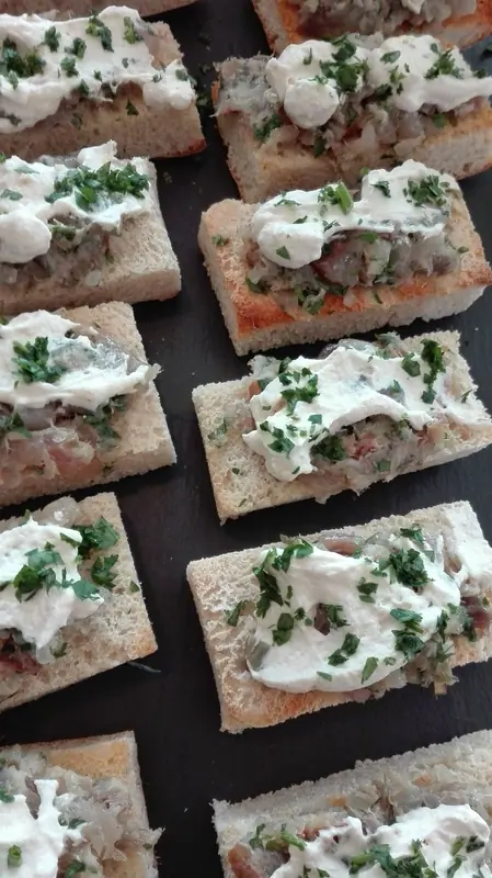 Kasserolle, tapasfoodtruck uit Oost-Vlaanderen, te huur via Feestkarhuren.nl