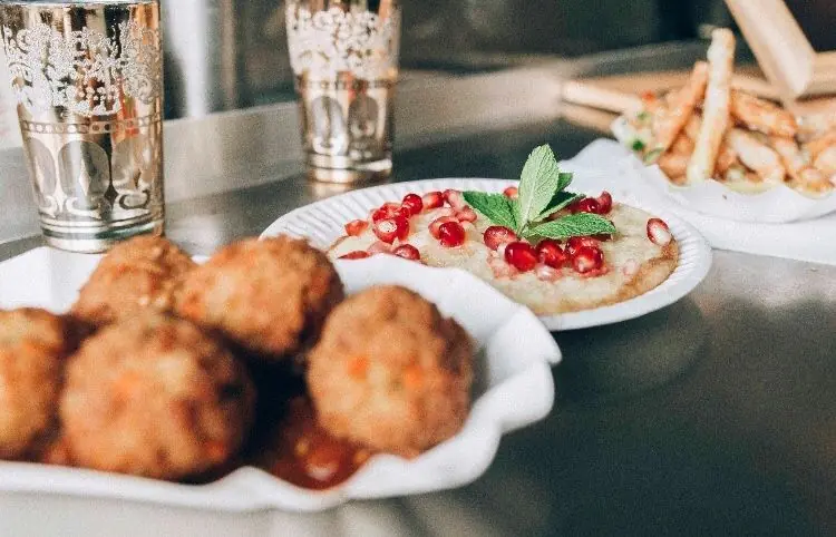 Khobez, vegetarische foodtruck uit Antwerpen, te huur via Feestkarhuren.nl