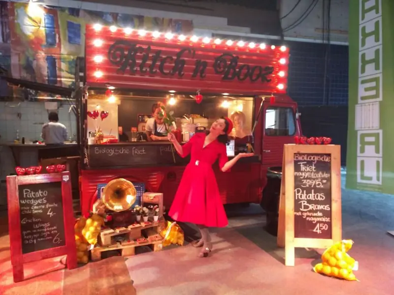 Kitch'n Booz, tapasfoodtruck uit Antwerpen, te huur via Feestkarhuren.nl