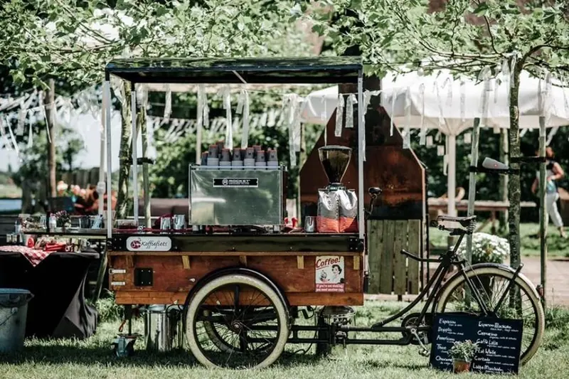 Koffiefiets / Frietfiets / Pizzafiets, koffiebar op wielen uit Utrecht, te huur via Feestkarhuren.nl