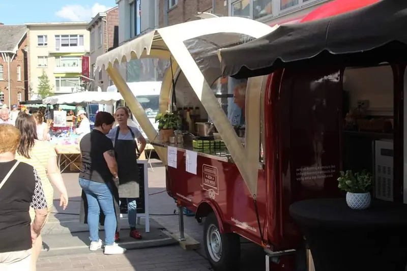 Kom Sjee Nous, foodtruck voor zoete lekkernijen uit Limburg (NL), te huur via Feestkarhuren.nl