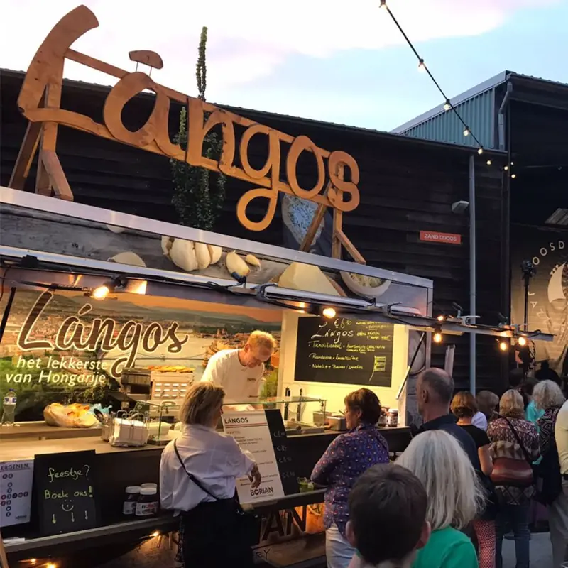 Lángos van Borian Bakery, smoothiebar op wielen, te huur via Feestkarhuren.nl