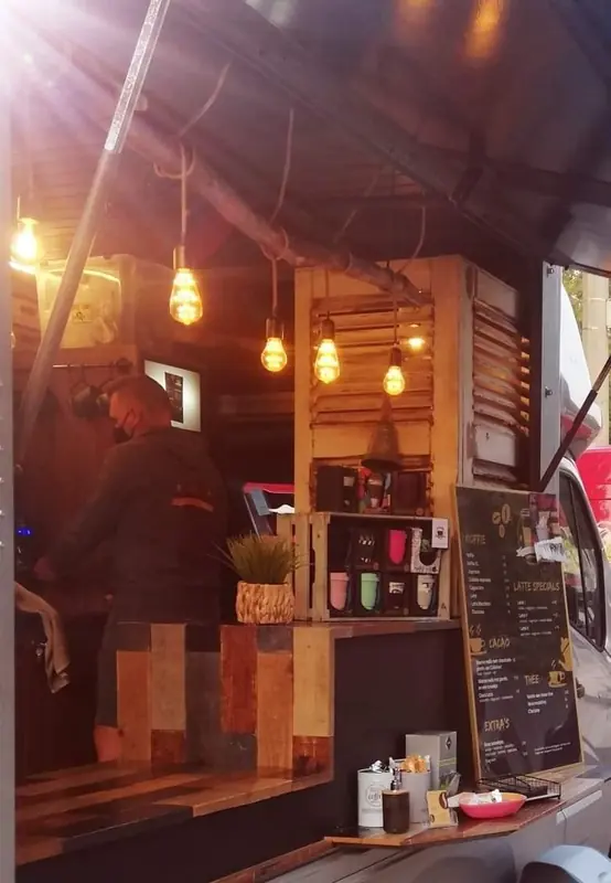 Latté J, koffiebar op wielen uit Limburg (NL), te huur via Feestkarhuren.nl