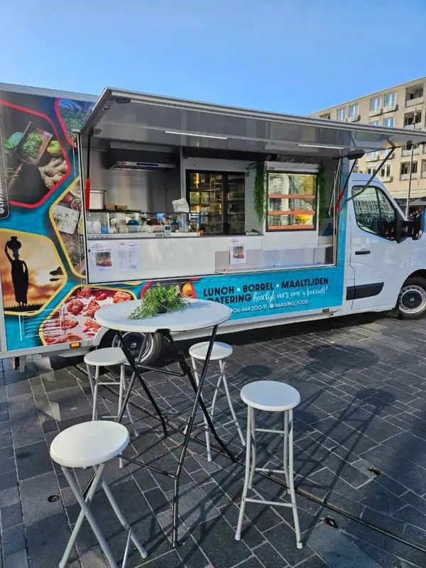 Lip Smacking Food, streetfoodtruck uit Flevoland, te huur via Feestkarhuren.nl