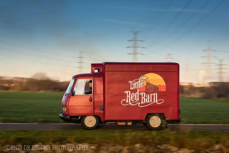Little red barn, BBQ-foodtruck uit Antwerpen, te huur via Feestkarhuren.nl