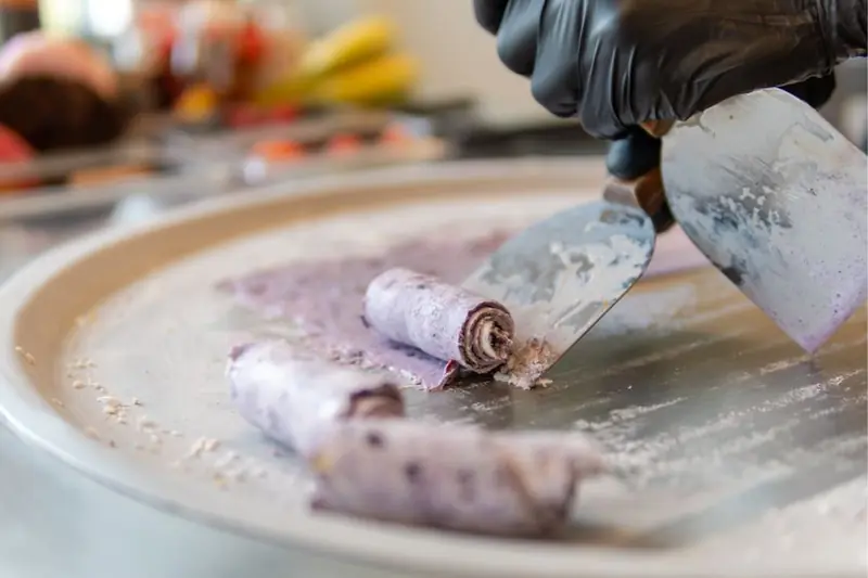 Loopers Ice Cream Rolls, ijsfoodtruck uit Zuid-Holland, te huur via Feestkarhuren.nl