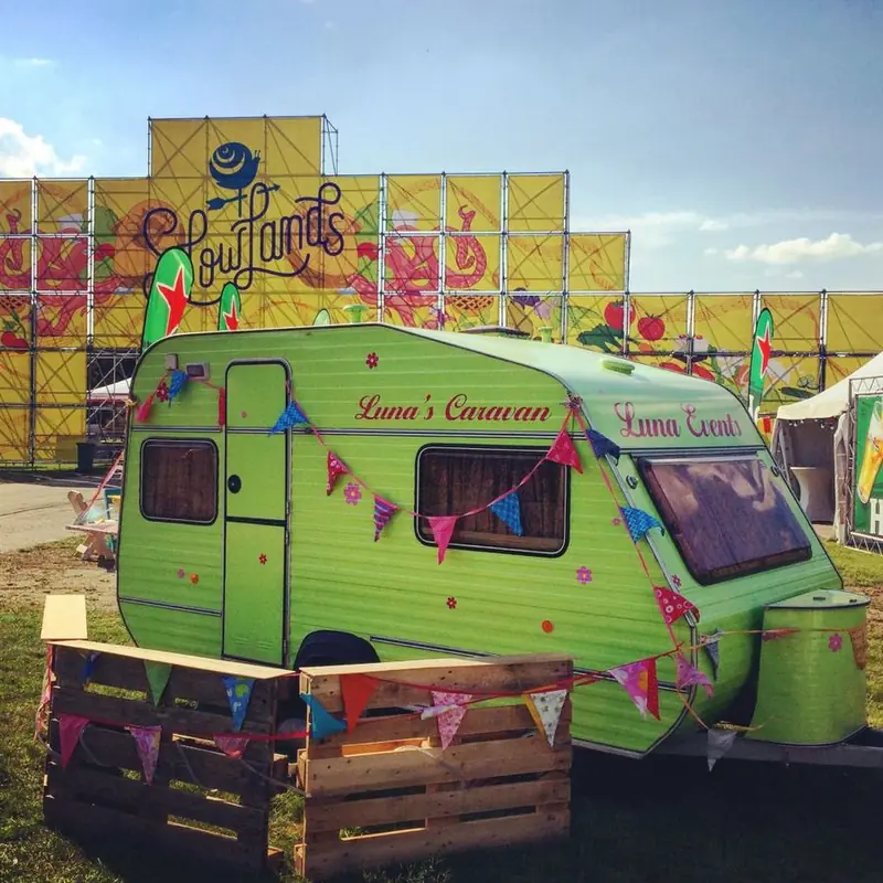 Luna's Caravan, ijsfoodtruck uit Antwerpen, te huur via Feestkarhuren.nl