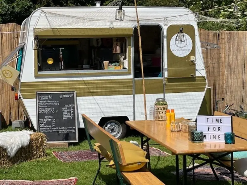 Lunch Department, streetfoodtruck uit Noord-Holland, te huur via Feestkarhuren.nl