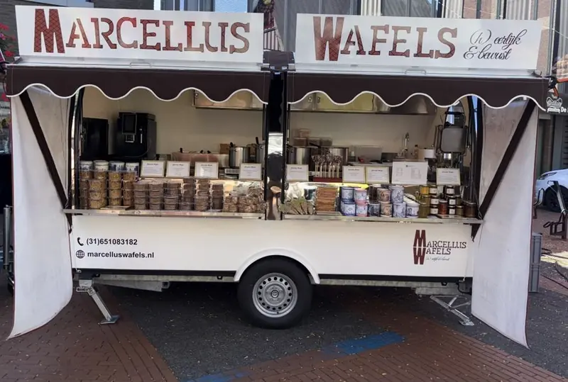 Marcellus Wafels, foodtruck voor zoete lekkernijen uit Zuid-Holland, te huur via Feestkarhuren.nl