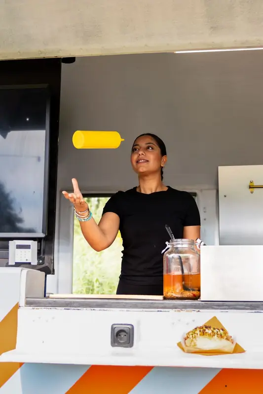 Marquis, BBQ-foodtruck, te huur via Feestkarhuren.nl