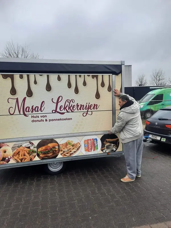 Masal Lekkernijen, ijsfoodtruck uit Oost-Vlaanderen, te huur via Feestkarhuren.nl