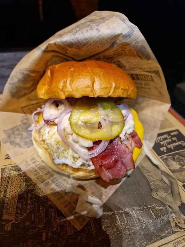 Meat District, BBQ-foodtruck uit Antwerpen, te huur via Feestkarhuren.nl